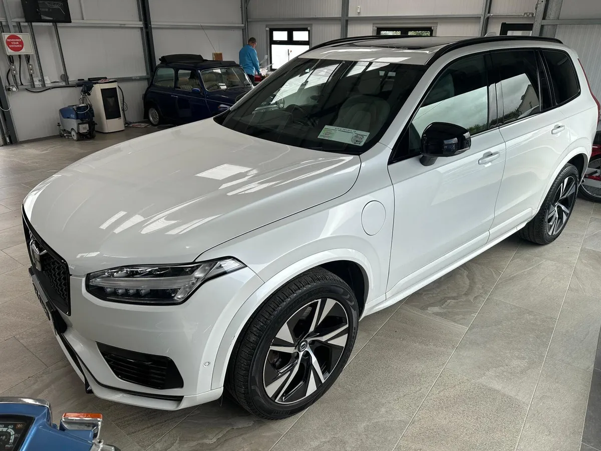 211 VOLVO XC90 HYBRID - Image 3