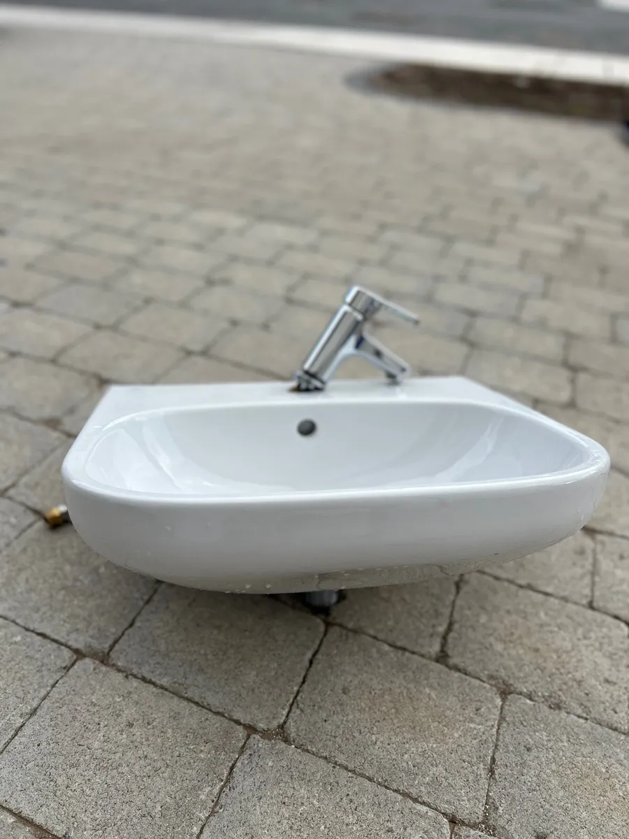 Sink with tap and semi-pedestal - Image 1