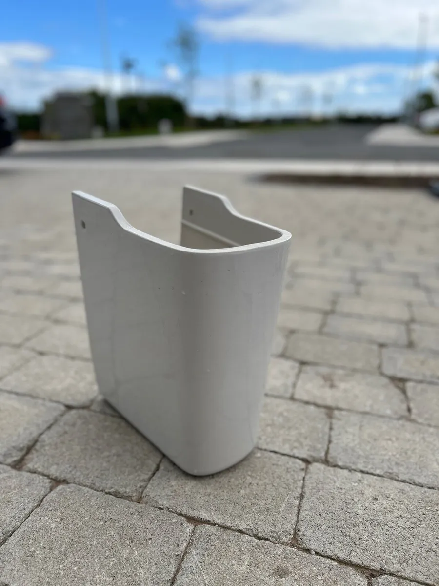 Sink with tap and semi-pedestal - Image 3