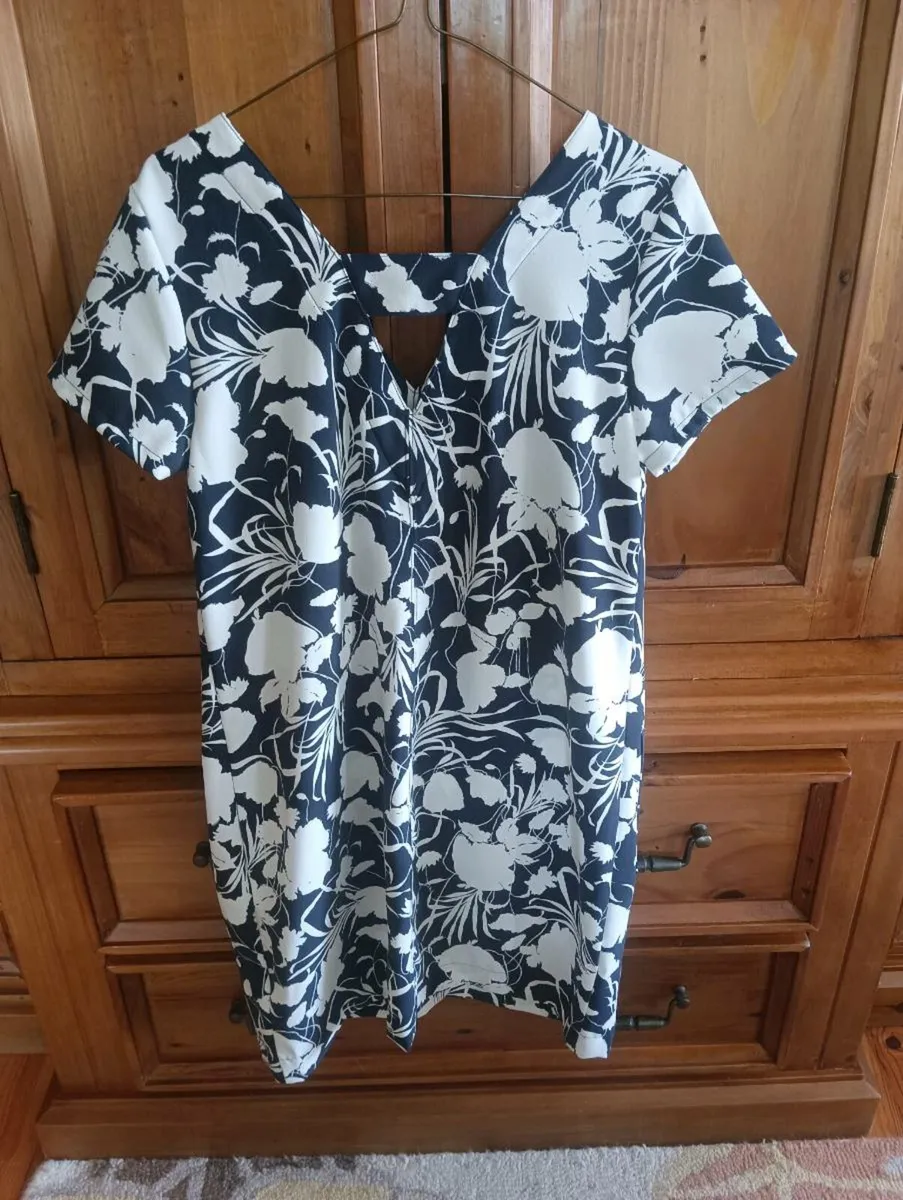 Beautiful ladies dress new ,size 14 - Image 1