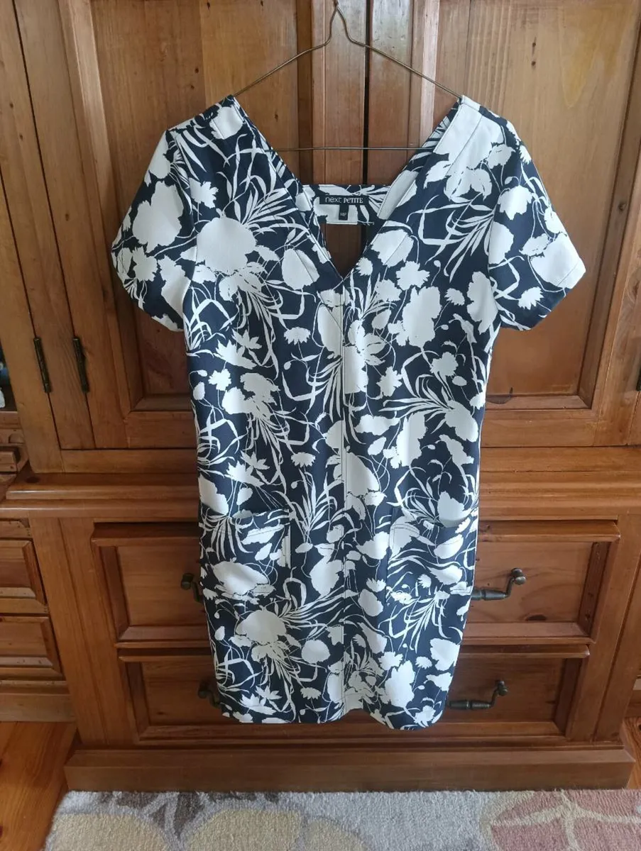 Beautiful ladies dress new ,size 14 - Image 3