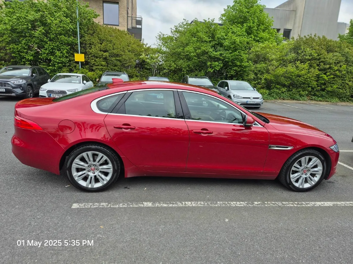 Jaguar XF 2019 - Image 2
