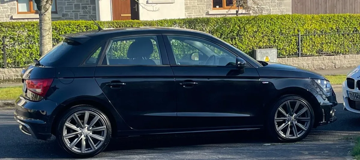 Audi A1 1.6 TDi - SLine kit black - Image 1