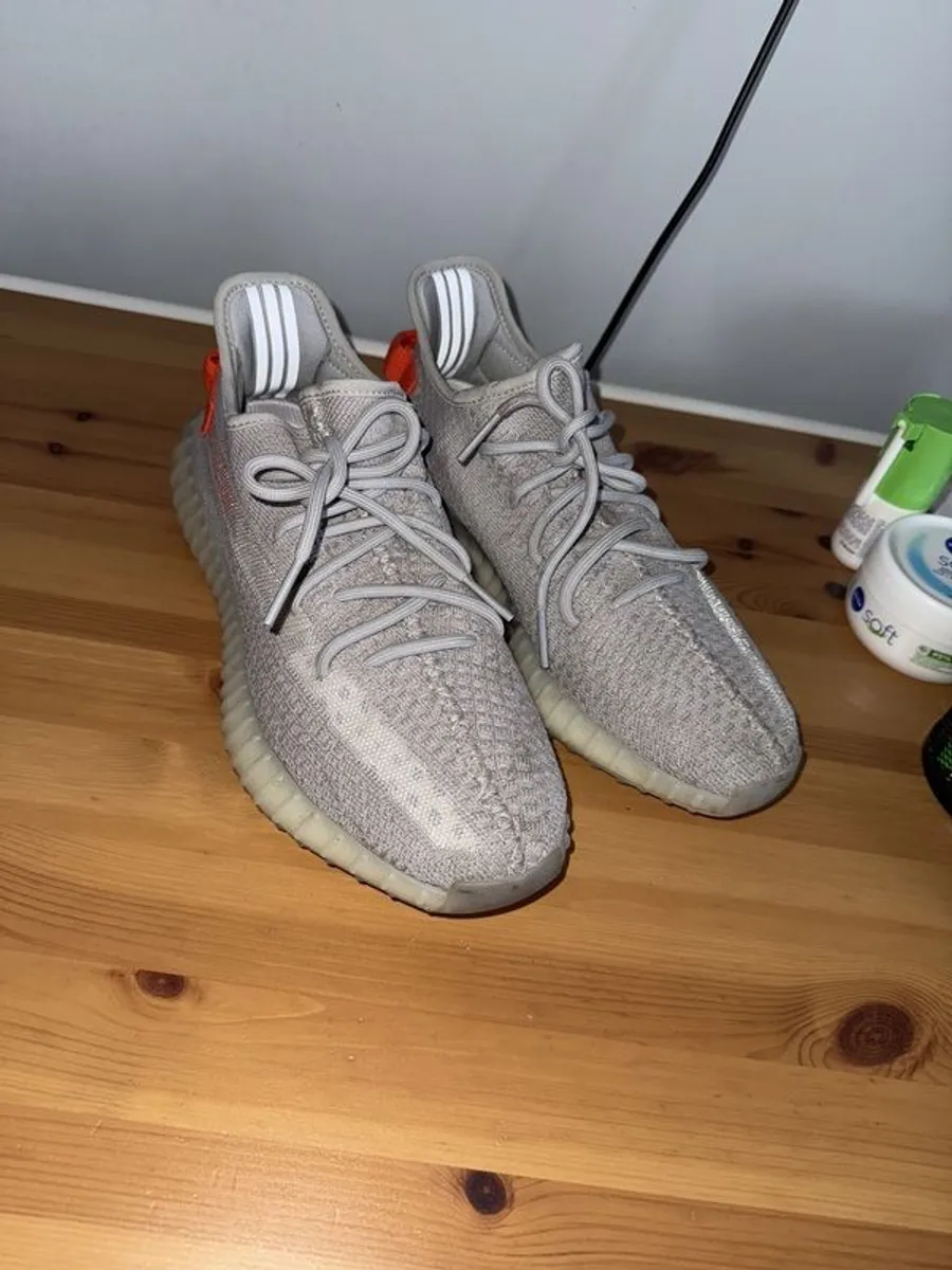 yeezy 350 boost - Image 1