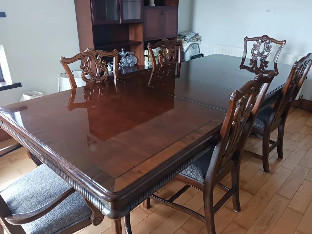 Victorian Style Mahogany Table with 6 Chairs - Image 2