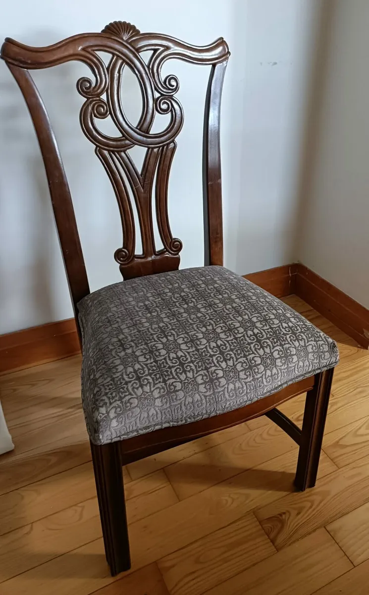 Victorian Style Mahogany Table with 6 Chairs - Image 4