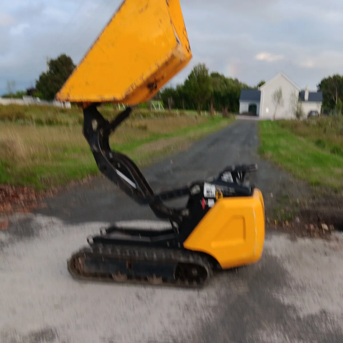 Jcb tracked dumper - Image 1