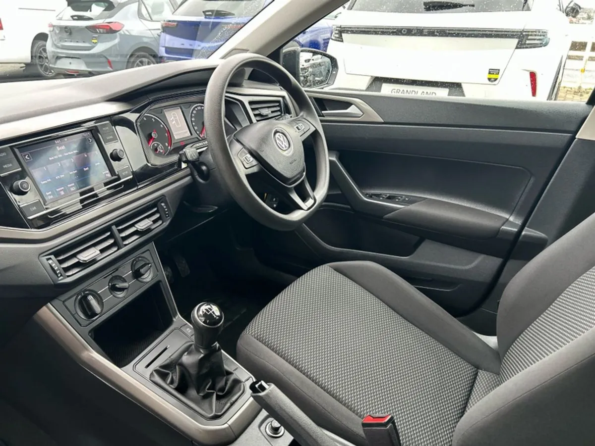 Volkswagen Polo Trendline 1.0 Manual 5speed 65hp - Image 3