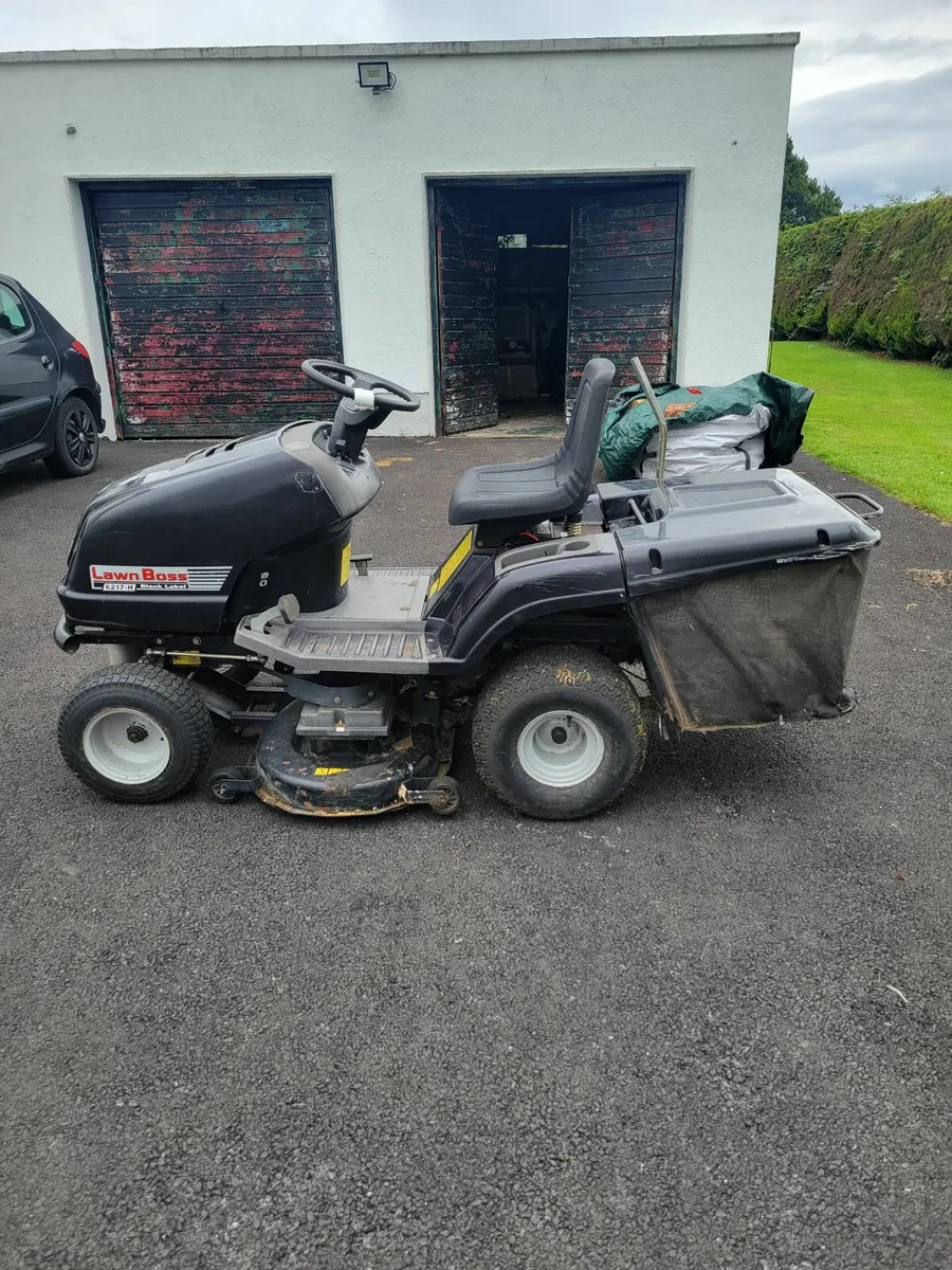Ride on mower - Image 1