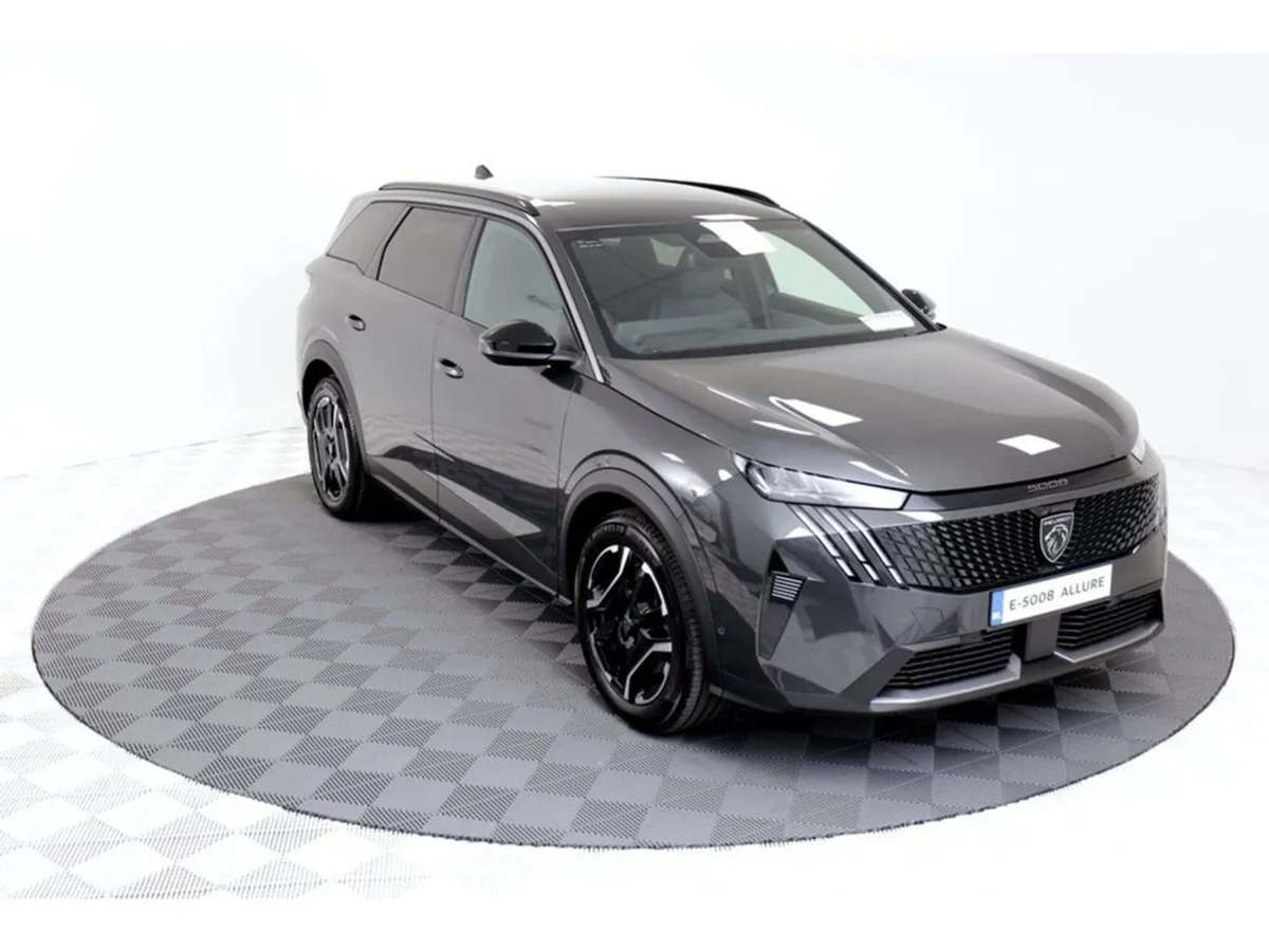 Peugeot 5008 E-allure 73kwh 210HP - 7 Seats  Up t - Image 1