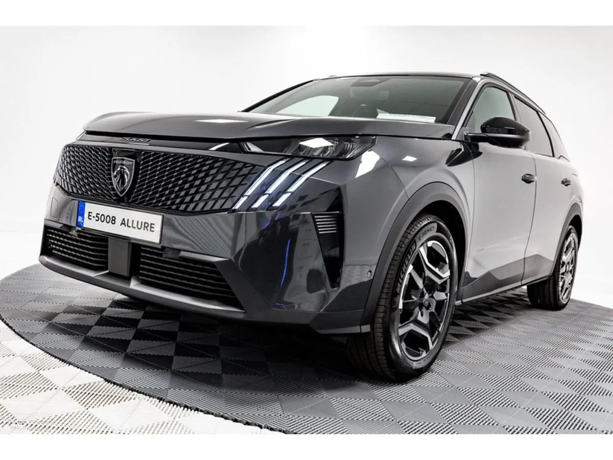 Peugeot 5008 E-allure 73kwh 210HP - 7 Seats  Up t - Image 3
