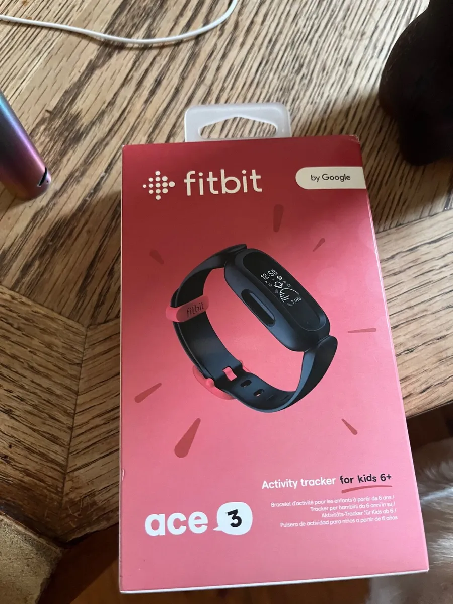 Kids Fitbit ace 3 brand new - Image 2