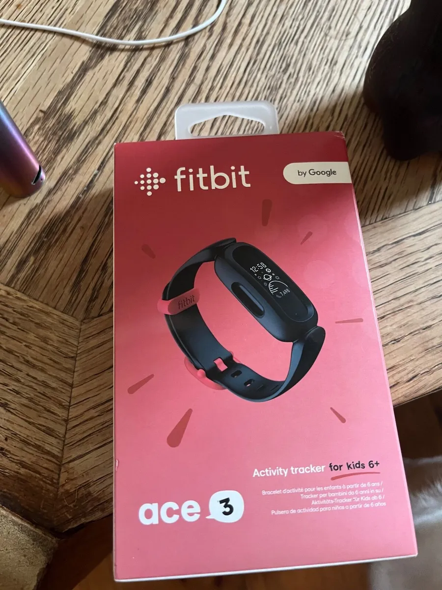 Kids Fitbit ace 3 brand new - Image 3