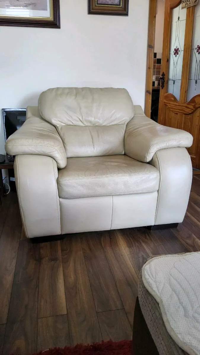Armchair - Image 2
