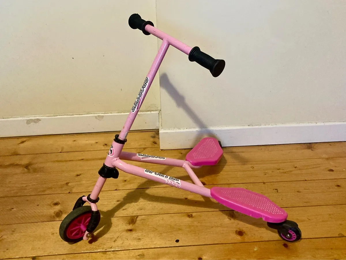 Kids Pink Flicker Scooter - Image 1