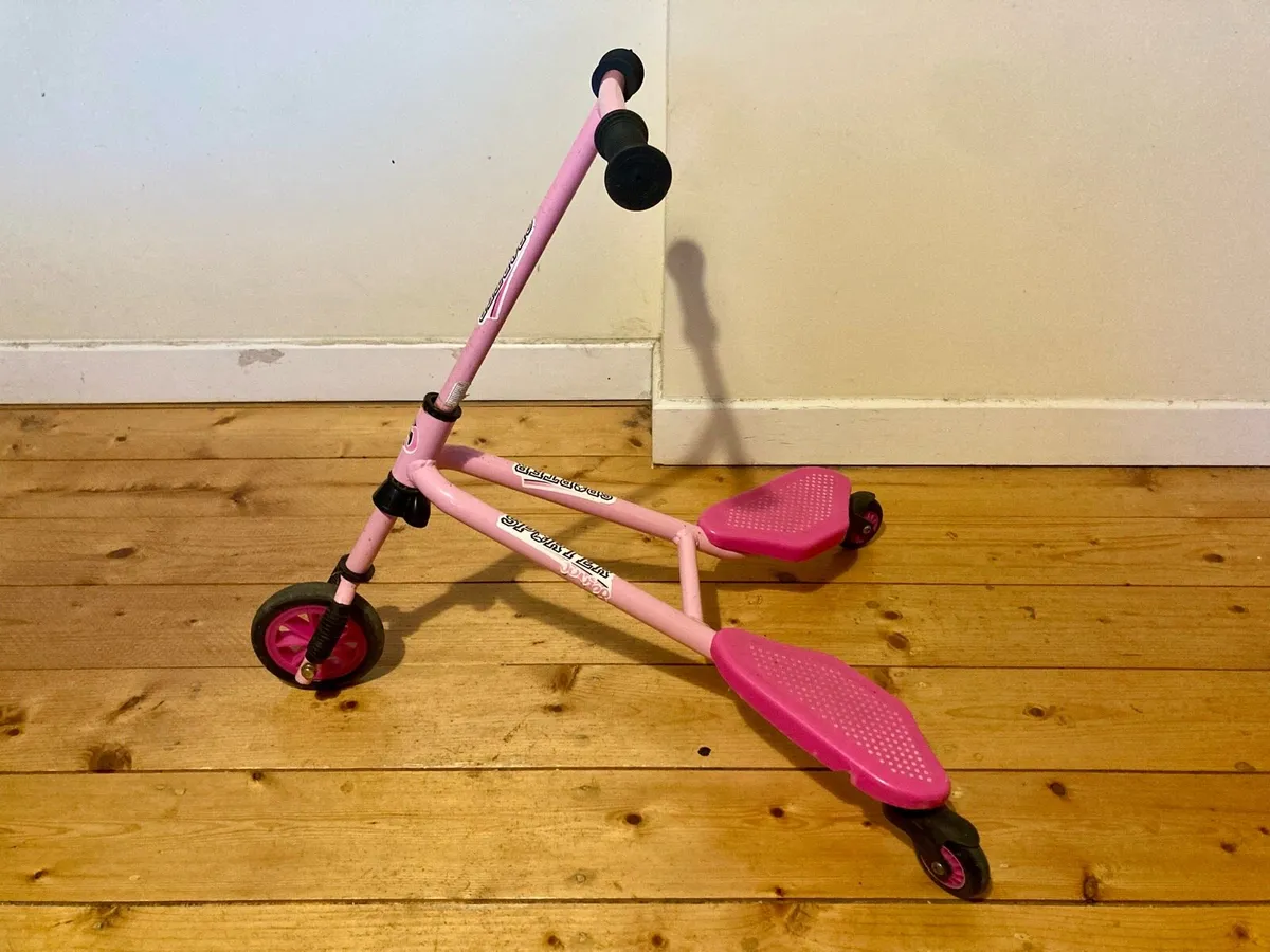 Kids Pink Flicker Scooter - Image 3