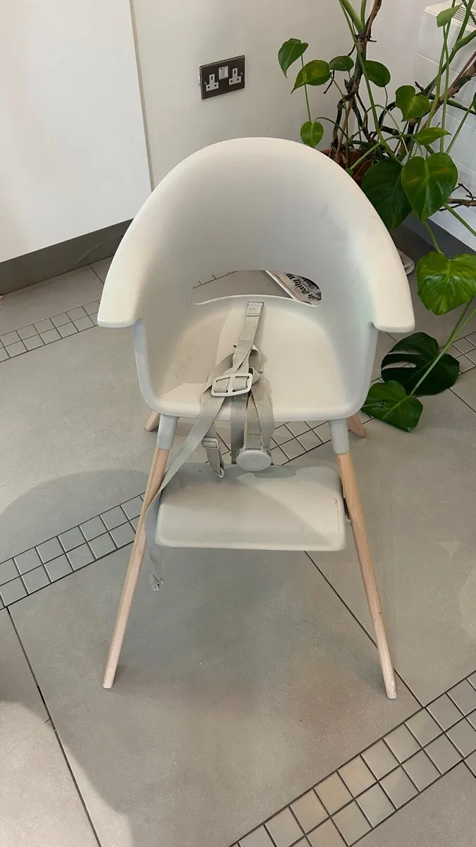 High chair - Image 1