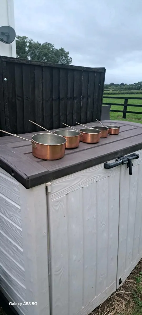 Old  brass  and copper saucepan  set - Image 1