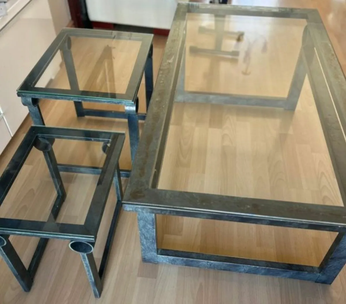 Steel frame coffee table trio - Image 1