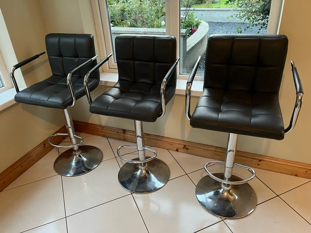 3 Island Barstools - Image 1