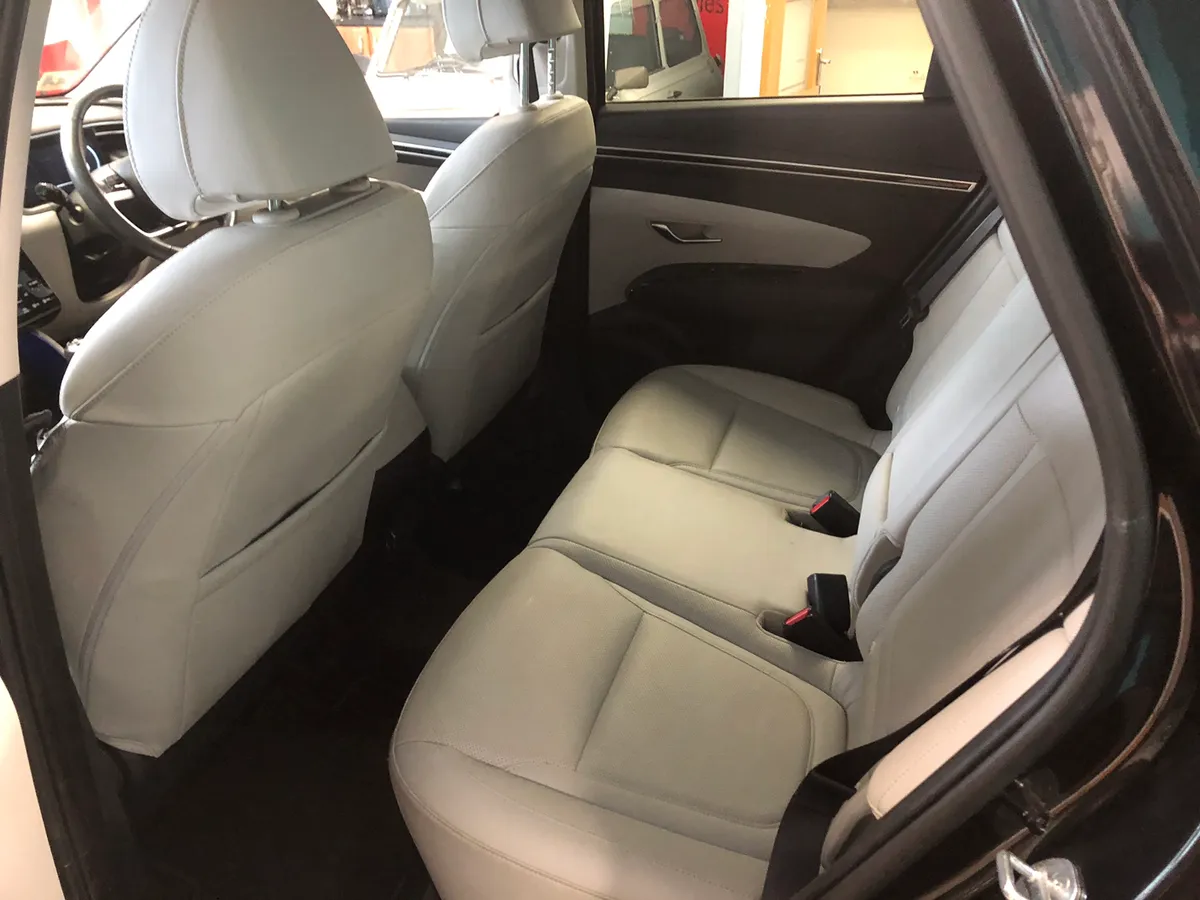 Hyundai Tuscon executive. - Image 4