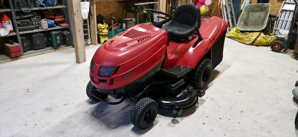 Castlegarden 20/122 hydrostatic ride on mower - Image 1