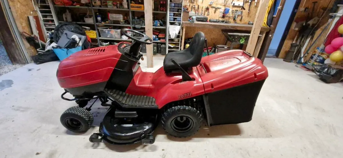 Castlegarden 20/122 hydrostatic ride on mower - Image 4