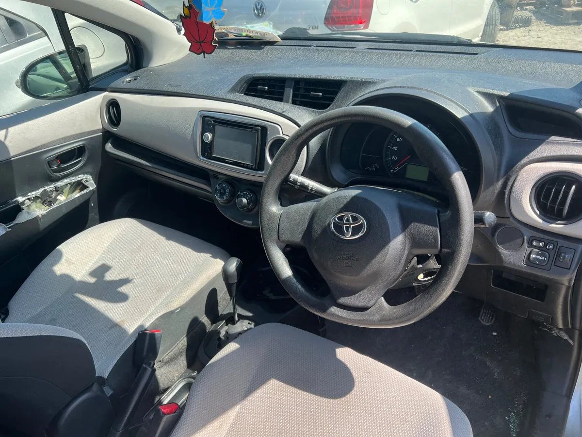 2010 Toyota Vitz 1.0 Automatic driving - Image 3