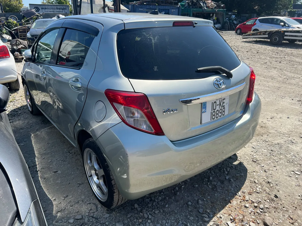 2010 Toyota Vitz 1.0 Automatic driving - Image 1