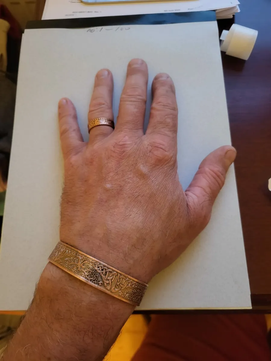Copper bracelet and ring. - Image 1