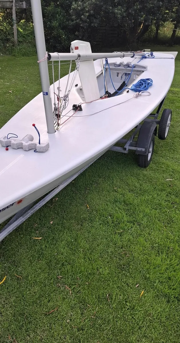 Laser (ILCA) Radial 180814 New sail, spars trolley - Image 1