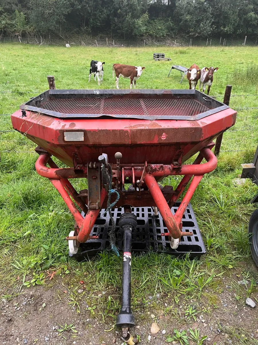 1 ton fertiliser spreader - Image 2