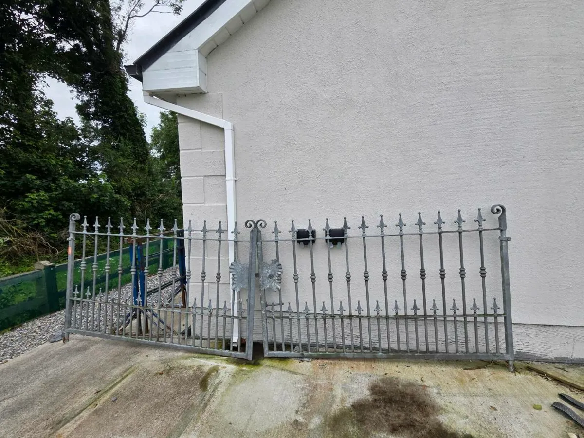 Entrance gates - Image 1