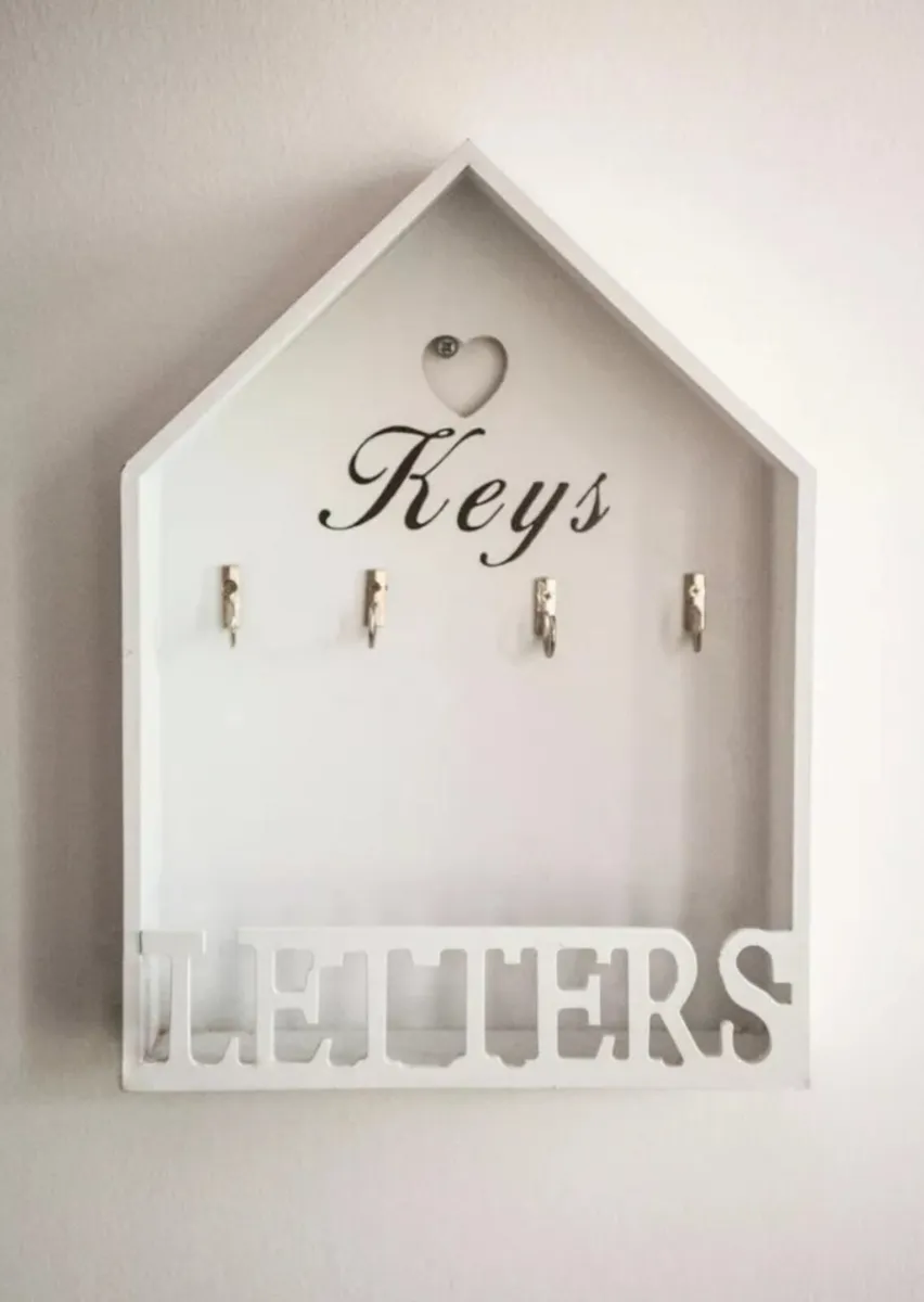Hanging White Wooden Key Holder NEW - Image 2