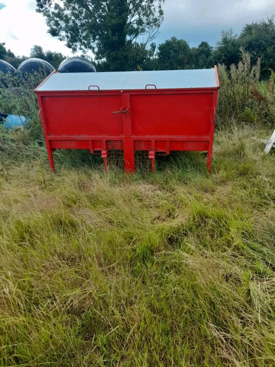 Farm equipment - Image 1