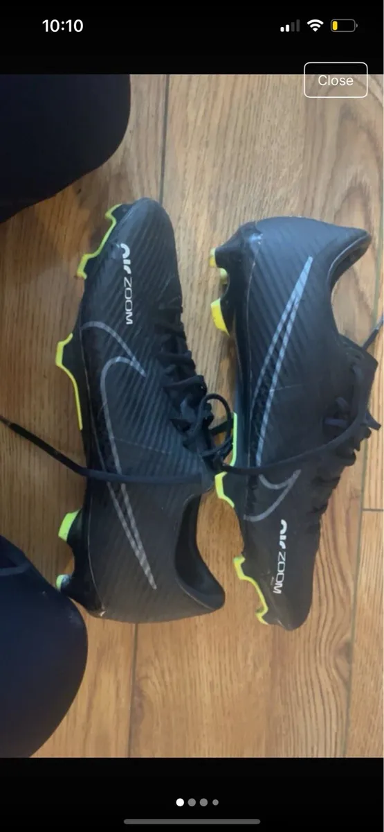 Football boots - Image 1