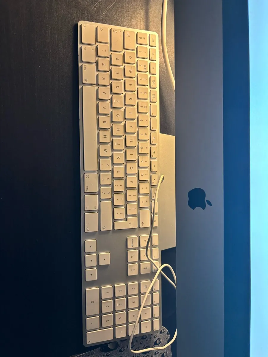 Apple iMac 21.5” (Mid-2010 - Image 3
