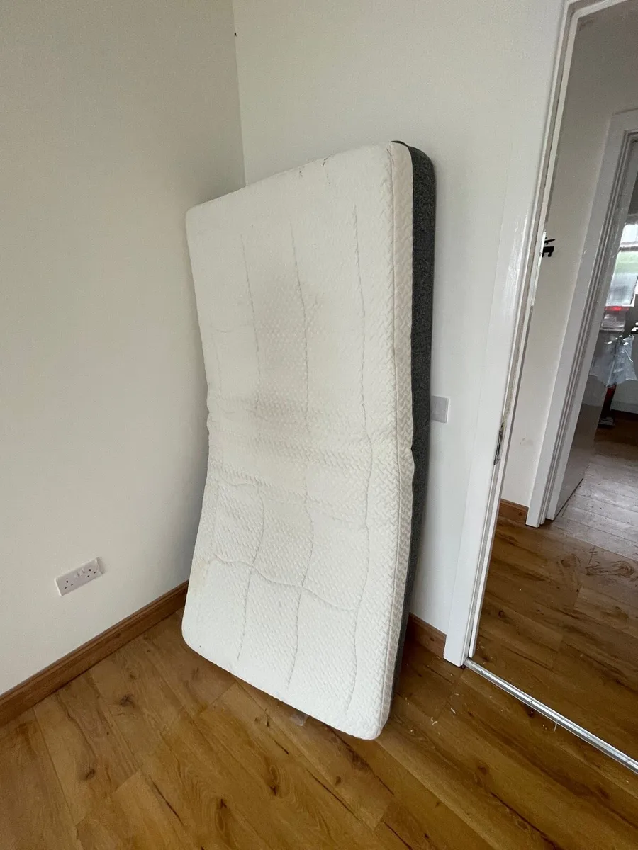 Single oak bed frame + mattress - Image 3