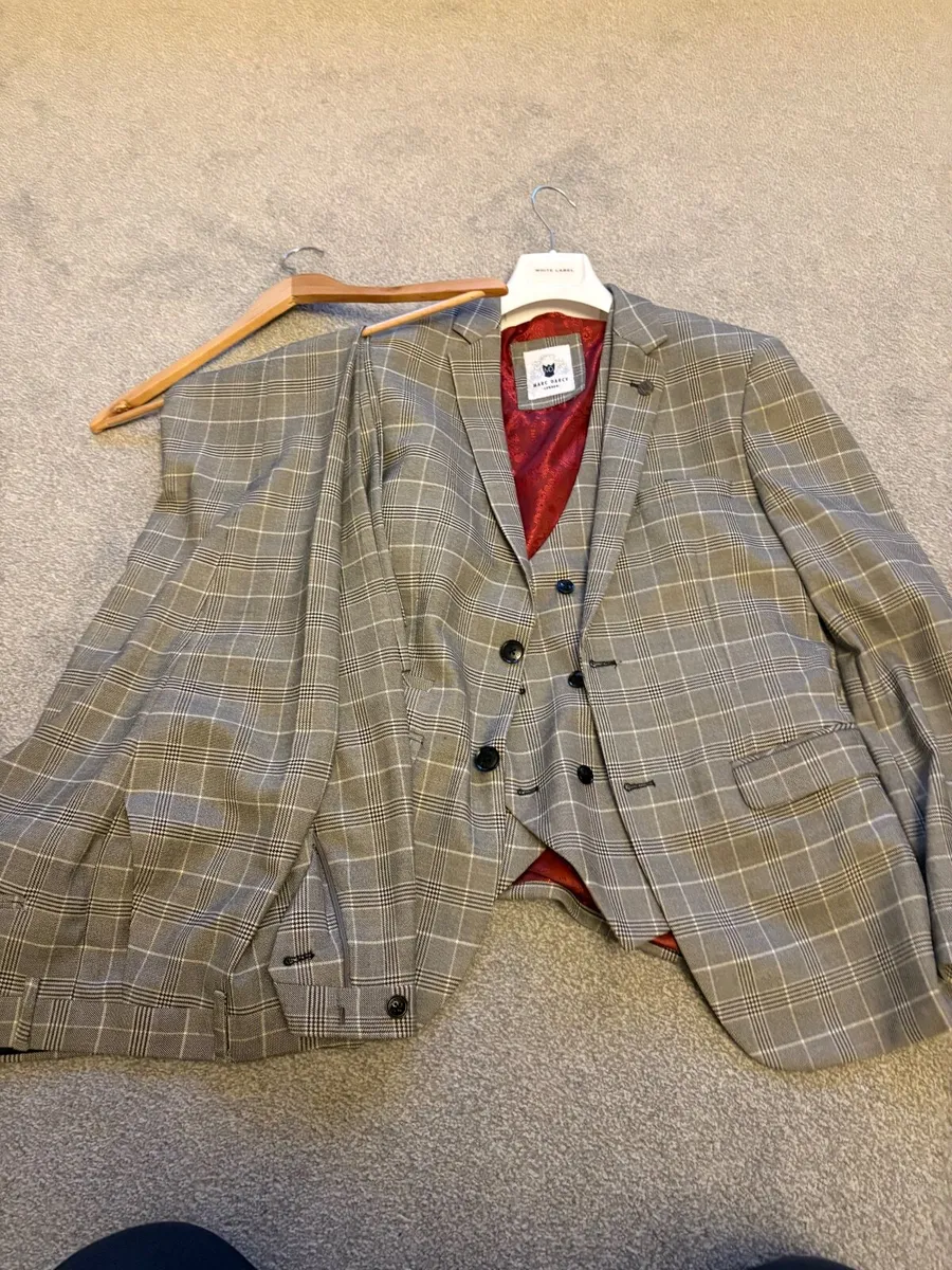 Men’s suit - Image 1