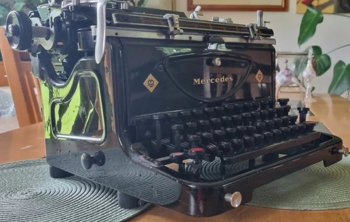 Vintage Typewriter Mercedes Model 8 Silent 38 - Image 3