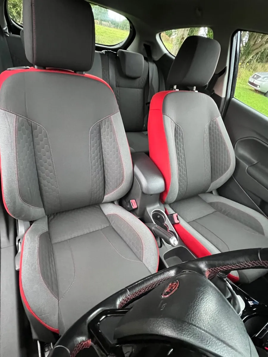 Ford Fiesta 2016 Black Edition 1.0 125ps - Image 2