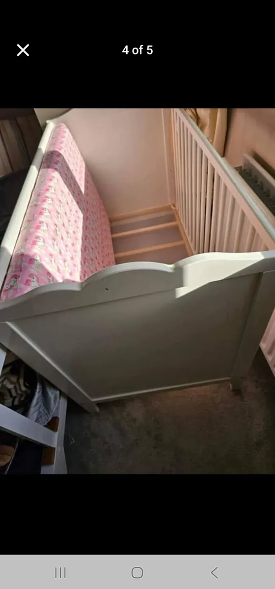 Baby cot and mattress - Image 3