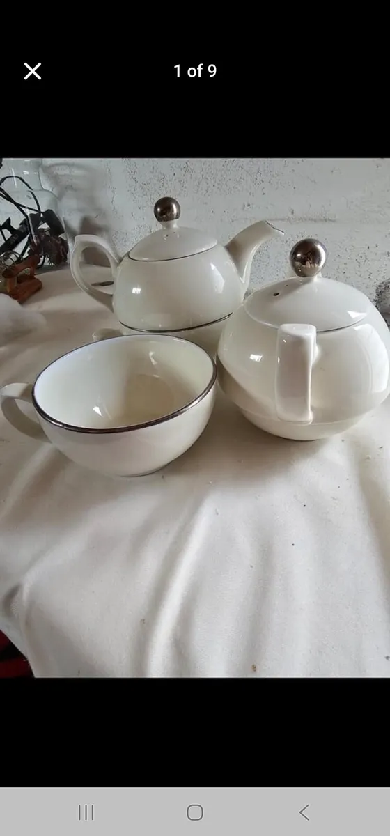 Kettles with cups - Image 1