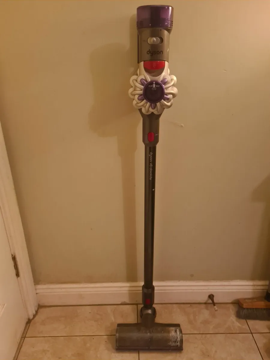 Dyson v8