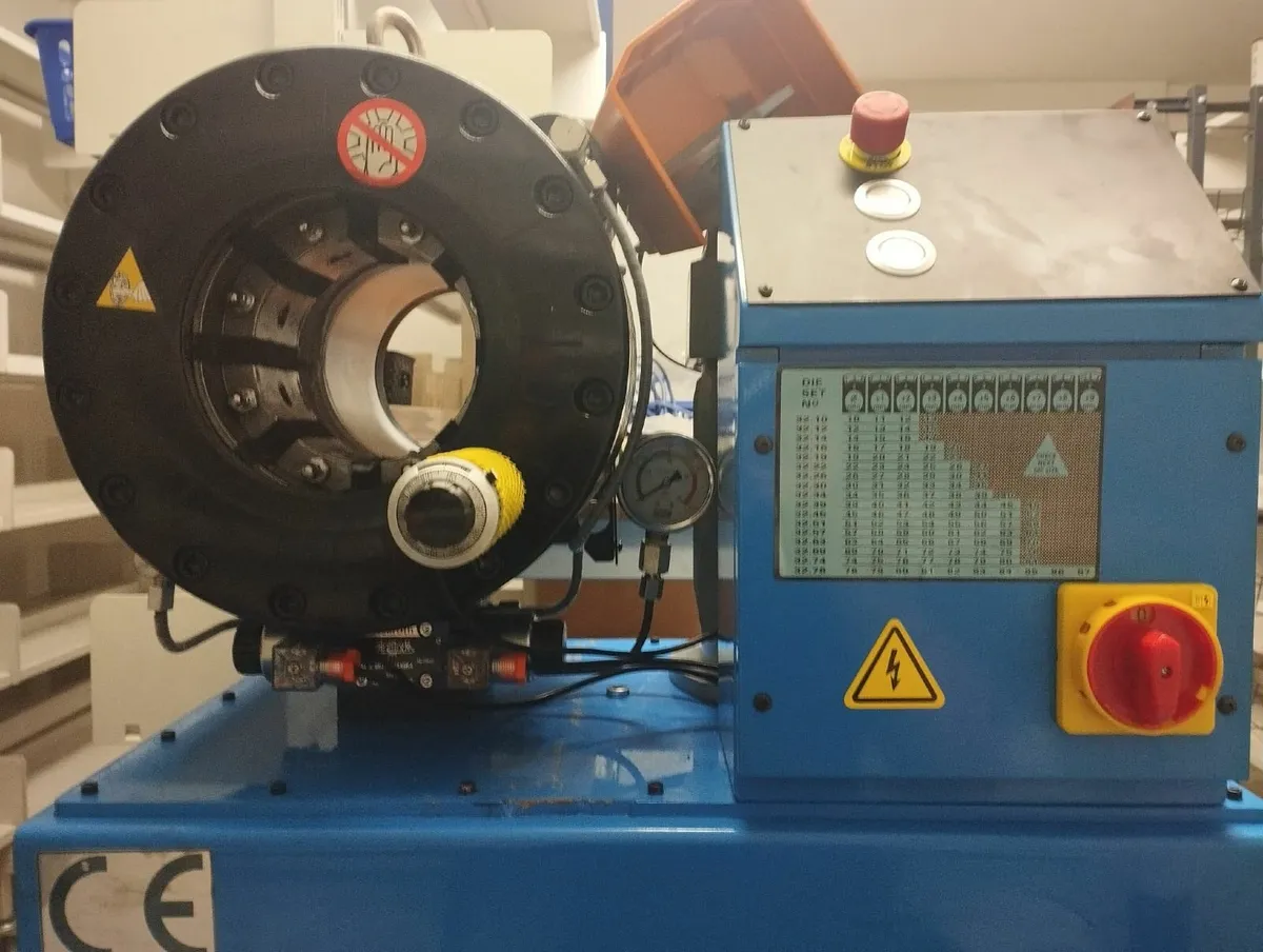 Hydraulic hose saw and crimper - Image 3