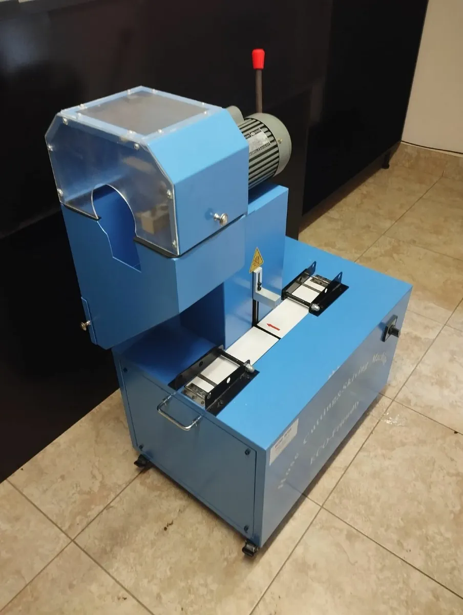 Hydraulic hose saw and crimper - Image 1