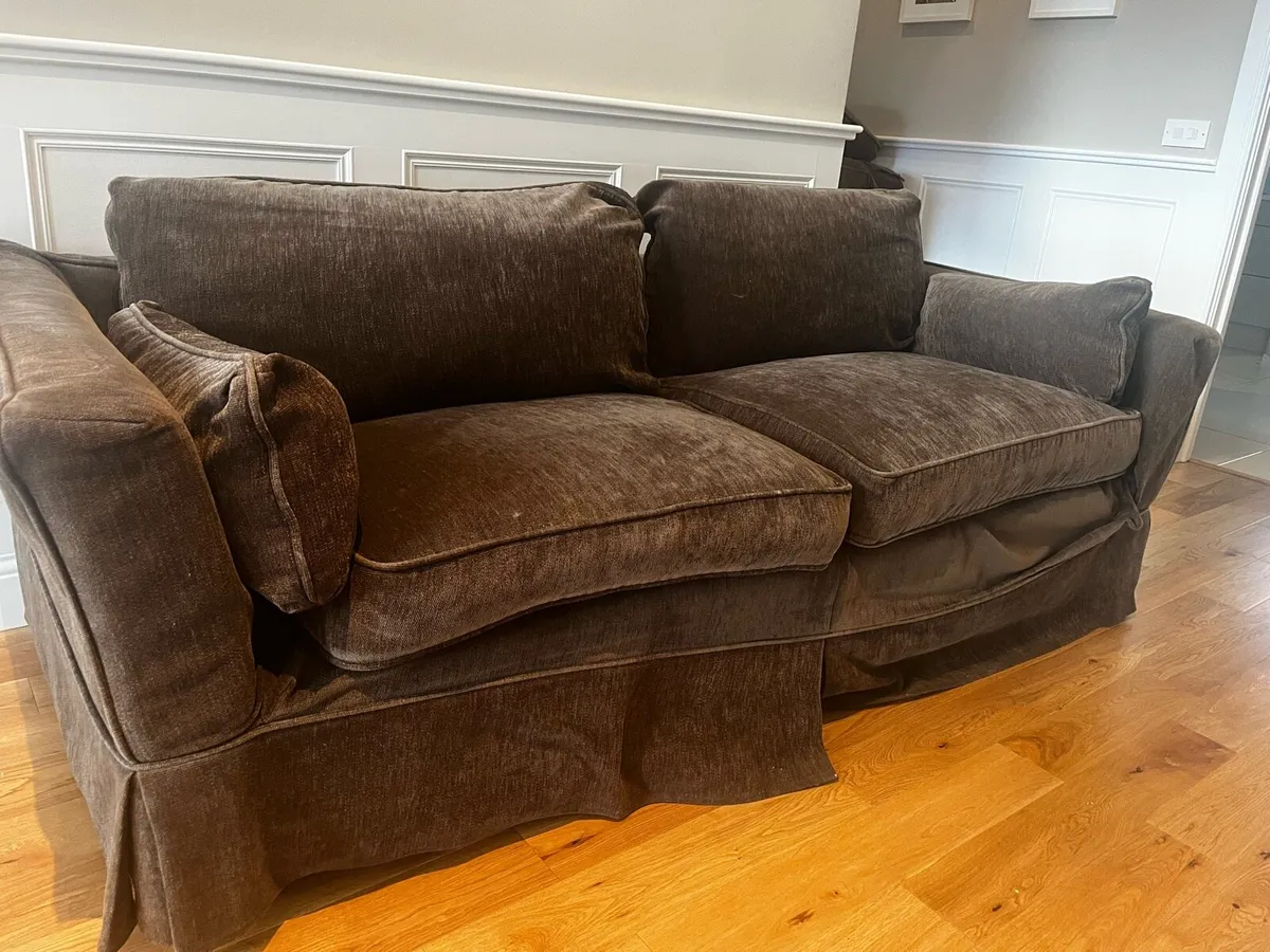 couch and two matching armchairs