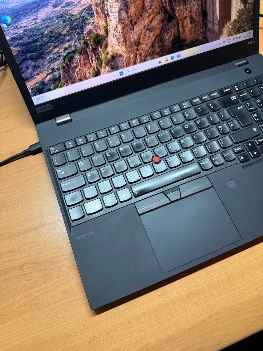 Lenovo P15s i7 pro 32-512 win 11 pro - Image 3