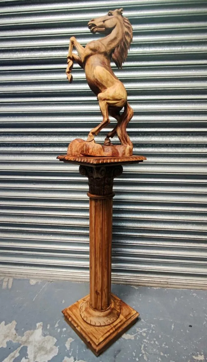 Stunning hand carved horse and pedestal - Image 4