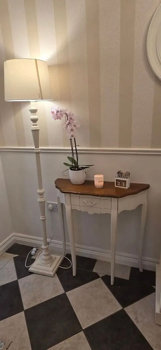 Console table - Image 1